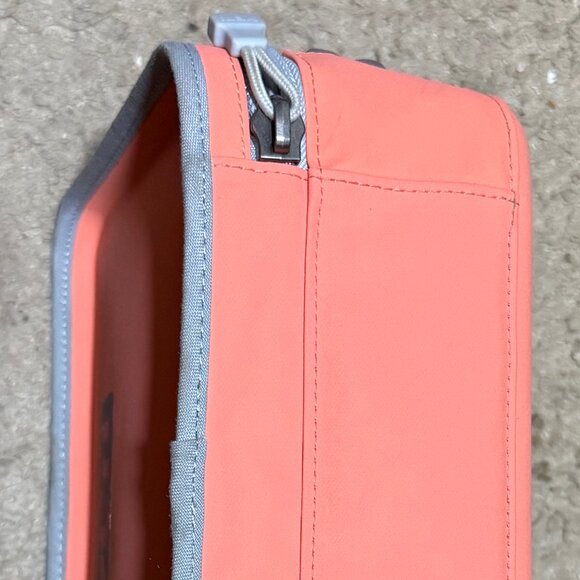 YETI Daytrip Lunch Box Coral - Picture 13 of 16